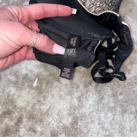 Victoria's Secret black lace front closure padded underwire push up bra SZ 34 D - Picture 2 of 7